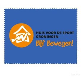 Brillendoekjes goedkoop - Deze doekjes zijn geschikt om uw kostbare bril mooi schoon te houden. Ze zijn gemaakt van micofiber en dus ook geschikt om uw tablet, telefoonscherm en computerscherm mee te reiningen. De prijs in de staffel is inclusief opdruk in 1 kleur meerdere kleuren of full-colour is tegen een kleine meerprijs ook mogelijk. Levertijd voor deze artikelen is 3 weken.