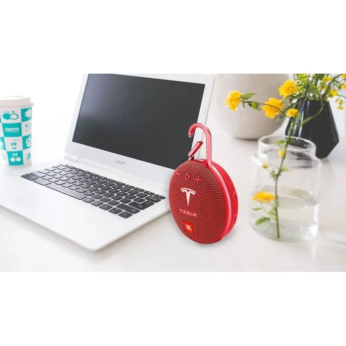 gepersonaliseerde JBL speakers op bureau