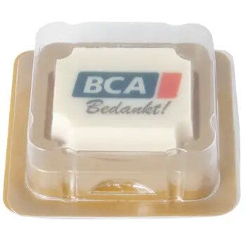Logobonbon van witte chocolade met hazelnoot praline Custom Made Logobonbon van witte chocolade met hazelnoot praline Custom Made
