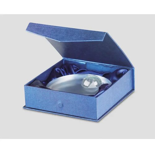 Glazen trofee met wereldbol Mondal transparant
