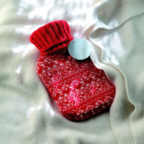 Kruik met trui in Scandinavisch design Rood